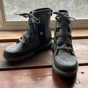 Brand New Sorels - Green and Gray